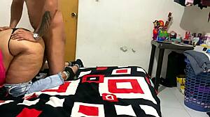 en el bus publico ligamos y le chupo el culo a mi amiga