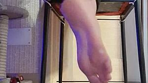 dirty slut fingers feet in leggings shower 😏🦶