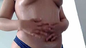 sou uma ninfeta safada louca por porra quente na buceta