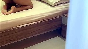 mi madrastra calienta con culo shake y aguanto ganas jodiendo coño hasta correrme