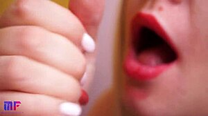 Amateur Sucks Cock Close-Up Till Cumshot