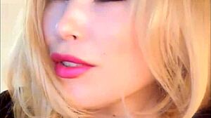 Hot Blonde Cougar Fingers Wet Pussy On Webcam!