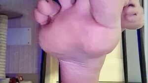 dirty slut fingers feet in leggings shower 😏🦶