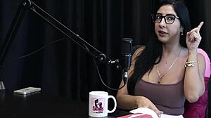 Sua live vazou no xvideos? Watch renatinha melo give bdsm tips for repressed swingers!