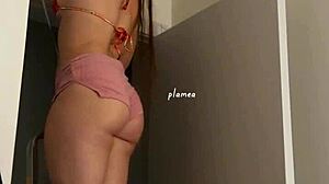 a gostosa vizinha's daily ass tease routine