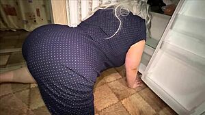 i can't resist my mature milf's big ass bent over while cleaning as i fuck it deep