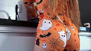 a gostosa vizinha's daily ass tease routine