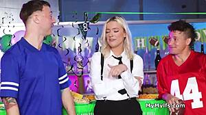 Love free use barmaid tight pussy