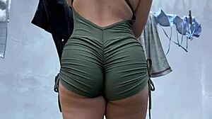 a gostosa vizinha's daily ass tease routine