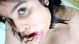 Éjacs faciales les plus chaudes remplissent bouches avides en blasts explosifs