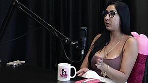 Sua live vazou no xvideos? Watch renatinha melo give bdsm tips for repressed swingers!