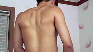 สาวน้อยหิวควยฉีดน้ำแตกบนควยใหญ่ที่บ้าน