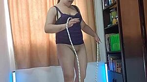 en halloween esta puta latina esposa graba sus ejercicios desnuda mostrando todo