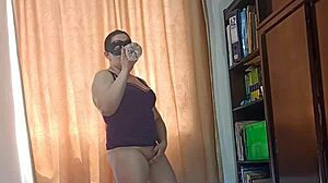 en halloween esta puta latina esposa graba sus ejercicios desnuda mostrando todo