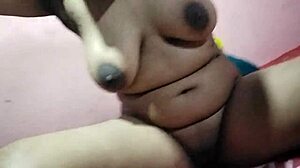 bengali indian gf flashes natural tits and pussy 😍🍑
