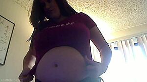 Azismiss stuffs her fat Latina milf belly with creamy ice delights