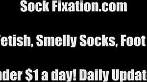 wanna peel off my sweaty socks slowly 👅🧦