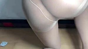 Siganjue Teases Open Crotch Stockings For Your Cock