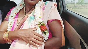 देसी आंटी की स्टीमी कार राइड गंदी तेलुगु व्हिस्पर्स
