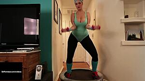 Siri's Full Figured Huge Boobs Shake Big Butt