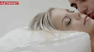 Blonde 18+, bois du matin prêt ? Deepthroat puis avale mon facial !