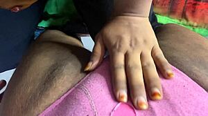 सौतेली बहन की चूत फटी पैंट से झांक रही, भाई फिंगर से स्क्वर्टिंग चुदाई!