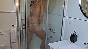 Stepmom masturbates seductively in shower