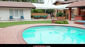 Curvy Bella Blu Oils Up Client For Steamy Nuru Massage!