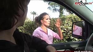 dünne brünnette milf... uh mit perfekten titten... gefickt hart