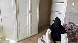 Sirska milf v nogavicah mokri orgazem eksplozija