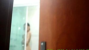 Meia-irmã Sapatão Adora Dar o Cu no Sheer Red Completo