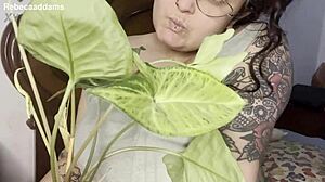 big natural tits wiggle temptingly for playful tease