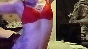 naughty nodia teases her sexy lesbian curves