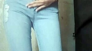 Lerares stuurt geile nudes strakke 18+ poesje ziet er top uit