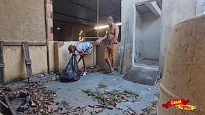 ei dei um saco de latas e r 200 pra comer o cu da sapatao latina magrinha