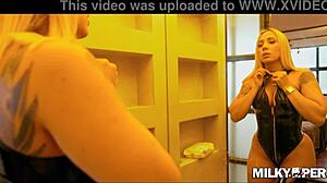 Mike Tyson fucks big ass horny blonde before boxing match?