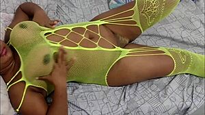 socando na preta de quatro com ebony anal