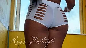 hey gym buddy, check my naughty short shorts