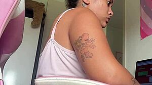 ever wonder what chubby latina farts sound like at her office desk? 😏💨