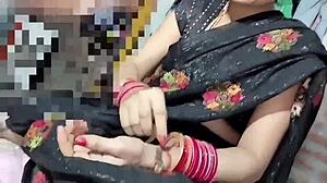 Damn indian bhabhi pisses sexy black saree!
