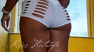 hey gym buddy, check my naughty short shorts