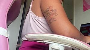 ever wonder what chubby latina farts sound like at her office desk? 😏💨