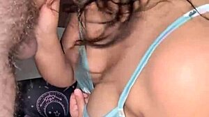 אישה בהריון שעירה מוצצת זין לזרע על ציצים טבעיים גדולים סוד אח חורג