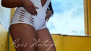 hey gym buddy, check my naughty short shorts