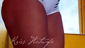 hey gym buddy, check my naughty short shorts