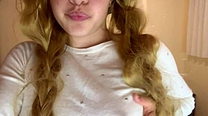 cute blonde fingers her own ass deep in the garden – so yummy 🍑🌿