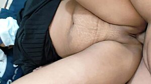 สาวขายตลาดโดนลากเย็ดแรงห้องนอนหลังจีบกลางแจ้ง