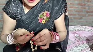 Damn indian bhabhi pisses sexy black saree!