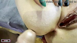 Brazilska velika rit mucka razpre za črn anal close-up tesne naravne prsi prosi za davljenje