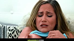 Забранените желания на мамата избухват с езика на 18+ момиче по косматата путка